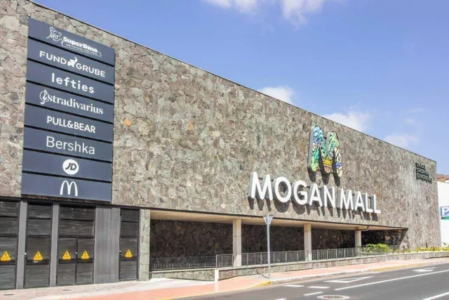 Dúplex renovado con terraza y plaza de parking en Puerto Rico — 38