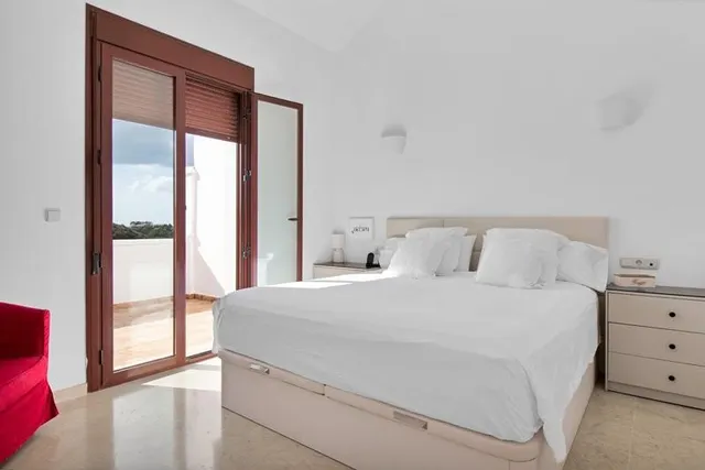 Alquiler de vivienda con jardín y piscina privada en casares costa — 8