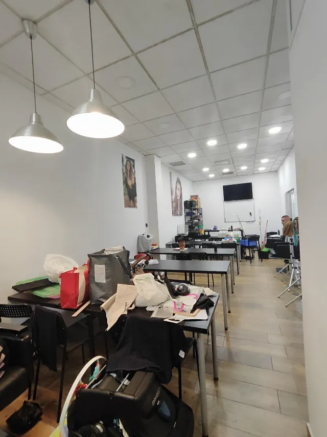 Excelente local reformado en venta — 8