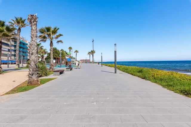 Piso en venta en Torrevieja con vistas al mar — 32
