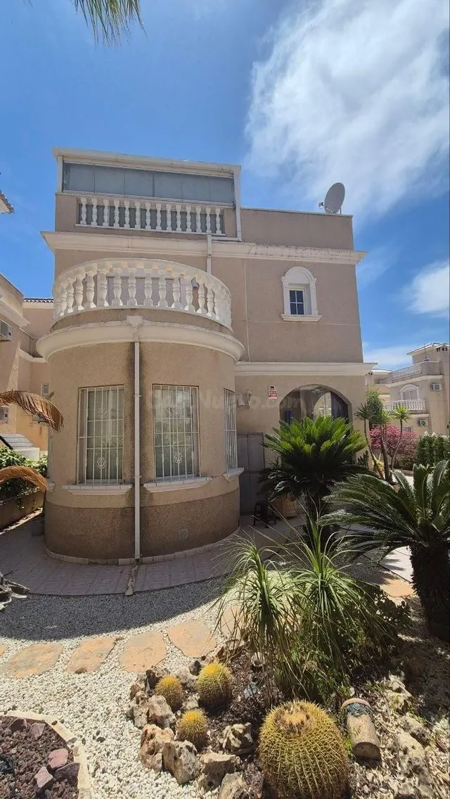 Casa o chalet independiente en venta en Calle Panticosa, 4 - foto 2