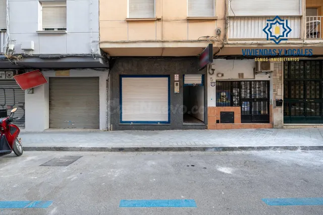 ¡Oportunidad Única en Angel Barrios! Local de 147m2 por solo 190.000€ — 4