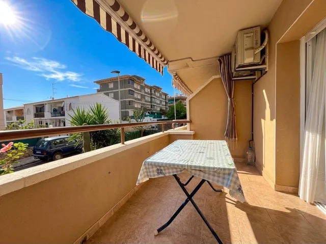 3 dormitorios, jardín, parking, piscina comunitaria. — 10