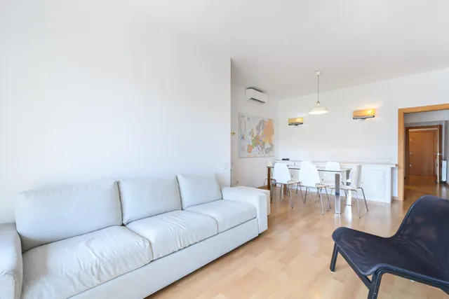 PISO ALTO CON BALCÓN/TERRAZA Y TRES PIEZAS EXTERIORES EN EL EIXAMPLE — 9