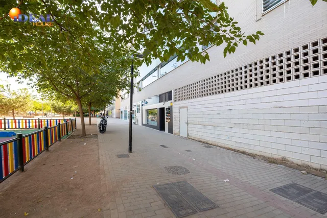 Local comercial en el Campus de la Salud — 3