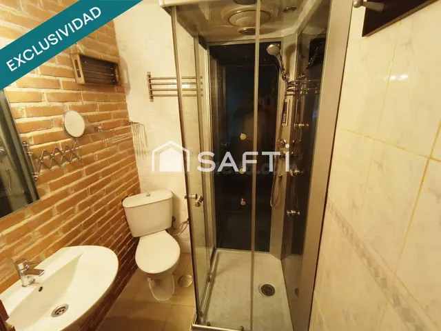 Chalet independiente en Cobisa con 8 dormitorios, piscina y jardín — 11