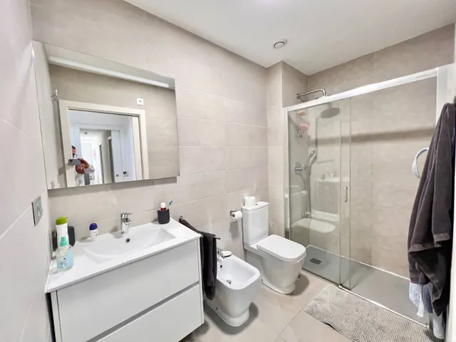 FANTASTICA VIVIENDA CERCA DEL TRAM — 12