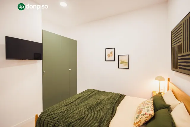 Tu refugio de diseño en el corazón de Granada: Estilo, practicidad y comodidad a pie de calle. — 8