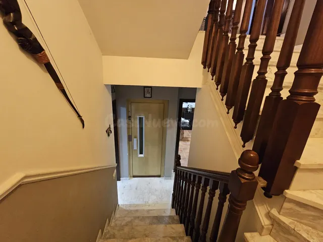 Chalet adosado exclusivo con ascensor, garaje para 4 coches  - foto 3