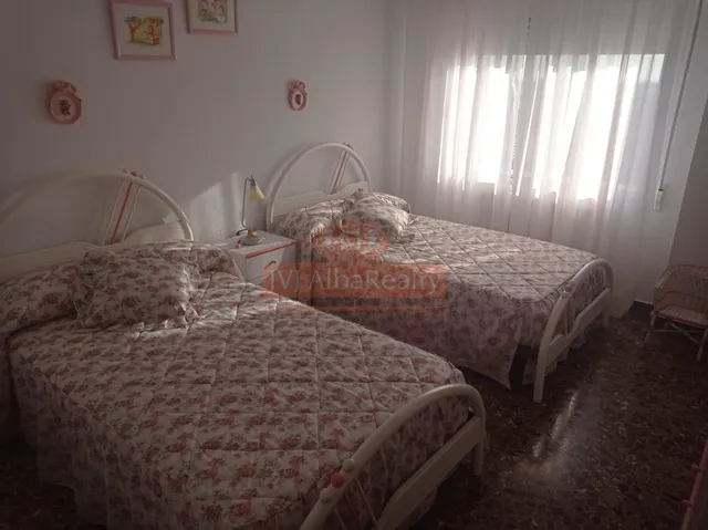 SE VENDE PISO Y LOCAL EN SAN PEDRO(PUEBLO) EN BUEN ESTADO, CON 5 DORMITORIOS. — 10