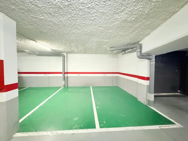 Venta Pleno Dominio Amplio piso luminoso de 216 m2 en urbanización con piscina y vigilancia 24h · Aravaca — 25