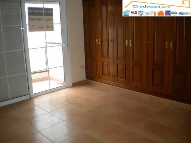 Adosado de 180 m2 con 2 terrazas y 2 plazas de garaje — 3