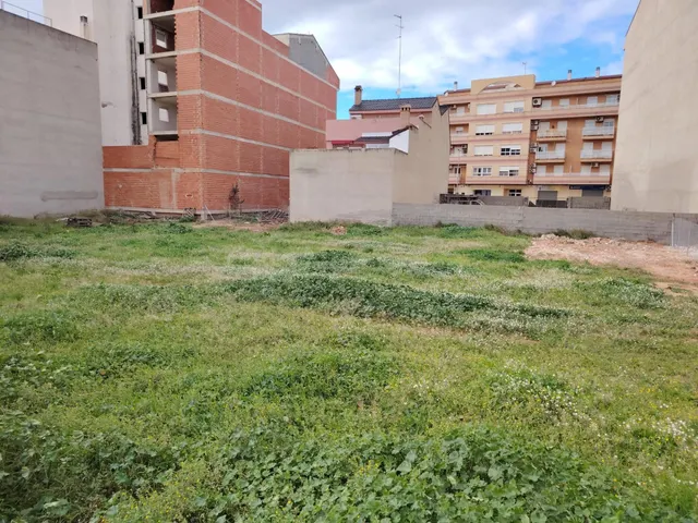 SE VENDE SOLAR EDIFICABLE EN LA POBLA DE VALLBONA - foto 4