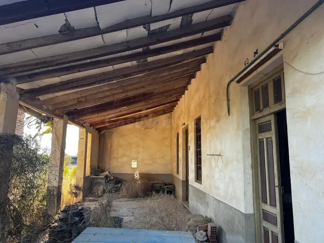 OPORTUNIDAD TERRENO CON CASA PARA REFORMAR - foto 2