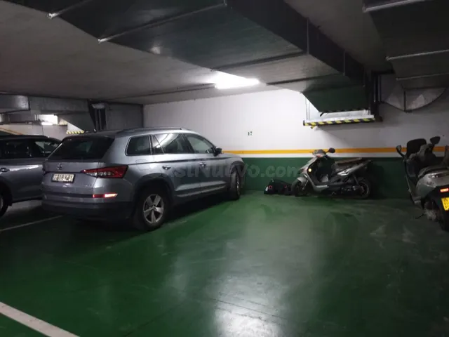 GRAN PLAZA DE PK. EL CENTRO CON CAPACIDAD PARA TRES VEHICULO