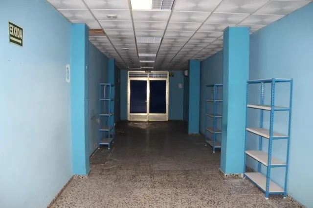Venta de amplio LOCAL COMERCIAL en Gandia — 8