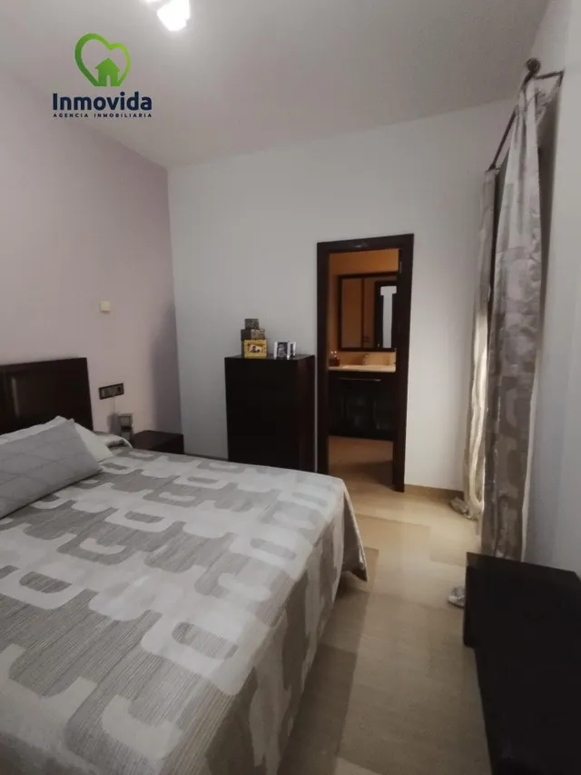 Casa Reformada con Espacios Exteriores en Córdoba - €380,000 — 25