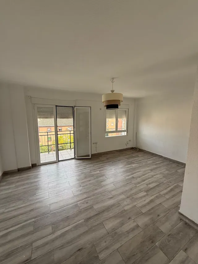 Piso reformado de 3 dormitorios en alquiler de temporada – Zaidín — 2