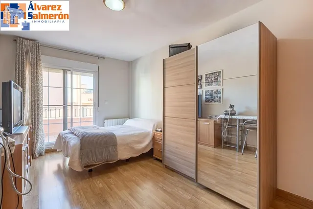 Casa pareada con piscina y vistas despejadas en Huétor Vega — 28