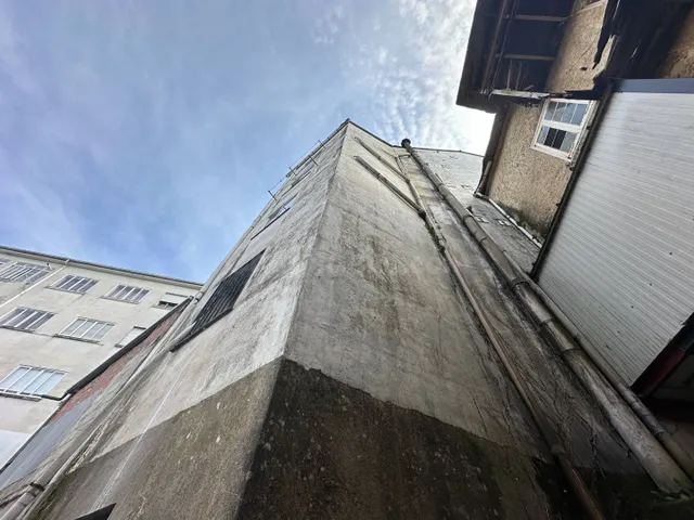 Oportunidad en el centro de Becerreá: Edificio + Casa tradicional con gran local — 11