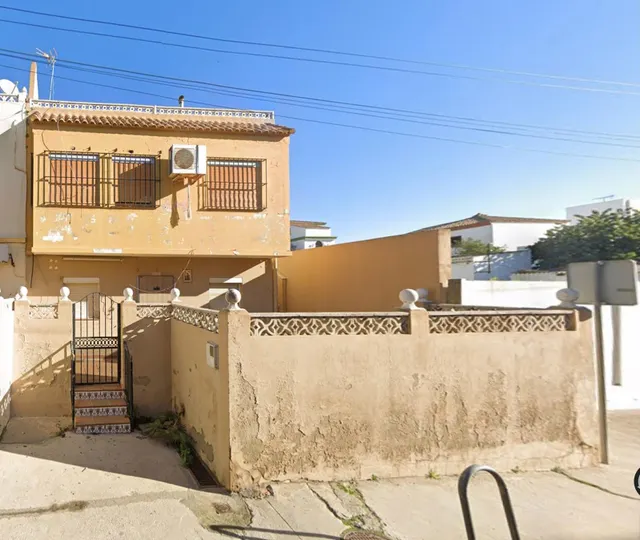 Casa adosada de 4 dormitorios con terraza para reformar en Algeciras — 6