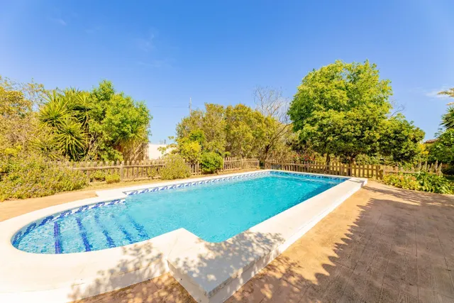 Vivir como en vacaciones: chalet con piscina y jardín, todo  - foto 3