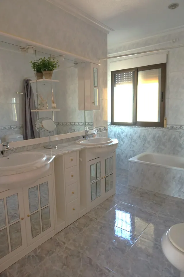 OPORTUNIDAD CHALET URBANO CON PISCINA EN LA GALIA — 29