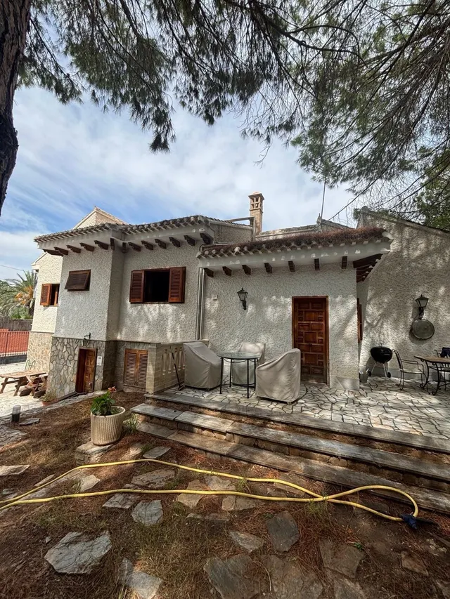 Chalet exclusivo con piscina cubierta de cristal y más de 300 m2 en urbanización Los Teatinos — 13