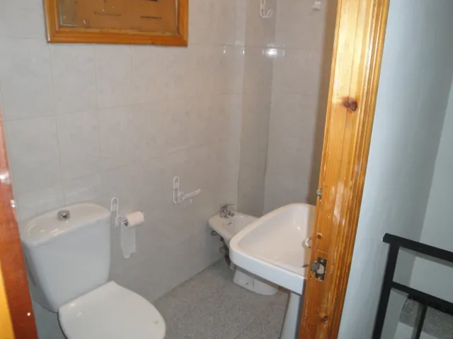 LOCAL COMERCIAL EN CALLE BLAS VALERO — 11