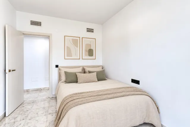 Villa independiente renovada, cerca a Mijas, con piscina privada y 5 dormitorios — 14