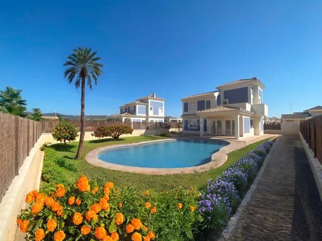 VENTA DE VILLA INDEPENDIENTE EN JARDINES DE LA ALMENARA, LOR