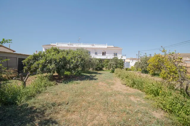 GRAN PARCELA CON VIVIENDA UNIFAMILIAR, 3 APARTAMENTOS, PISCINA Y VISTAS PANORÁMICAS EN PADUL (GRANADA) — 1.430 m2 DE TERRENO — 11