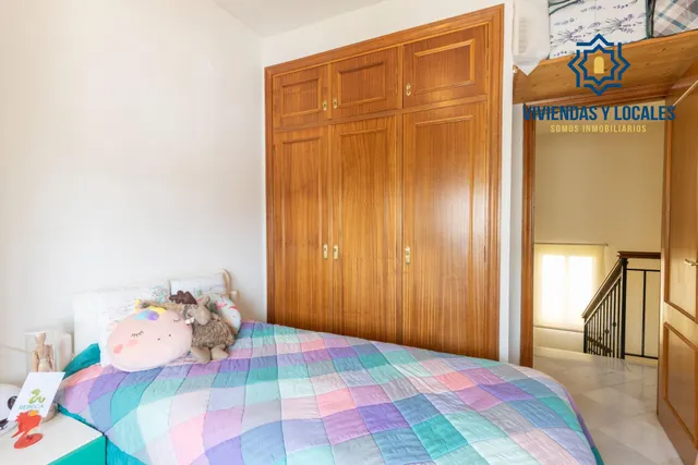 Chalet pareado con piscina, jardín y bonitas vistas a Granada en La Zubia — 39