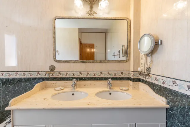 ESPECTACULAR CASA CON PISCINA EN LAS GABIAS — 34