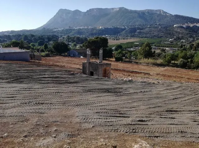 Terreno rústico con casa de campo para reformar — 6