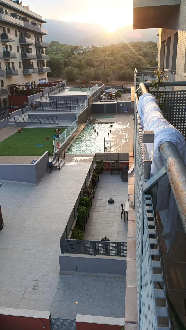 Exclusivo piso con Dos Terrazas, piscina comunitaria y plaza - foto 5