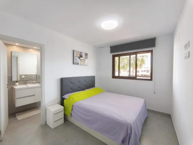Amplio apartamento de 3 dormitorios a 600 metros de la playa y servicios — 10