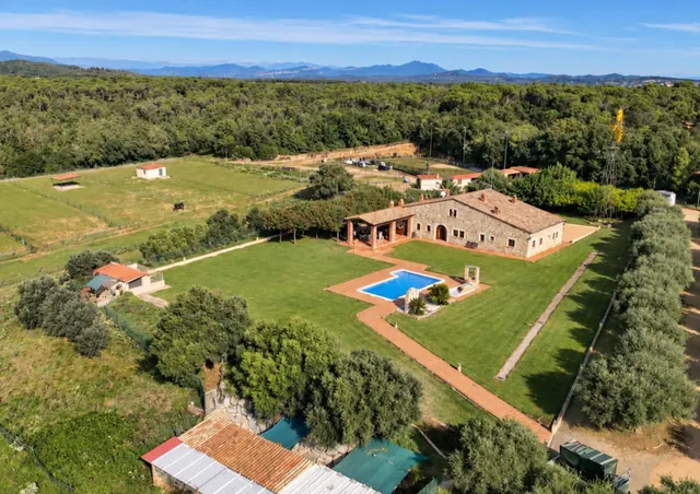 Exclusiva finca ecuestre rodeada de naturaleza, con máxima p - foto 3