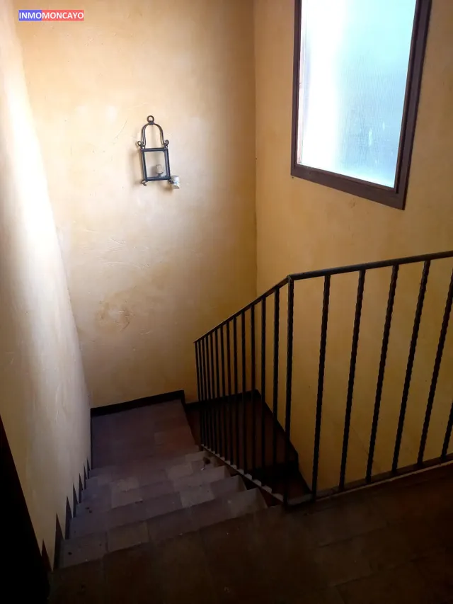 Se vende céntrico hostal-mesón — 23