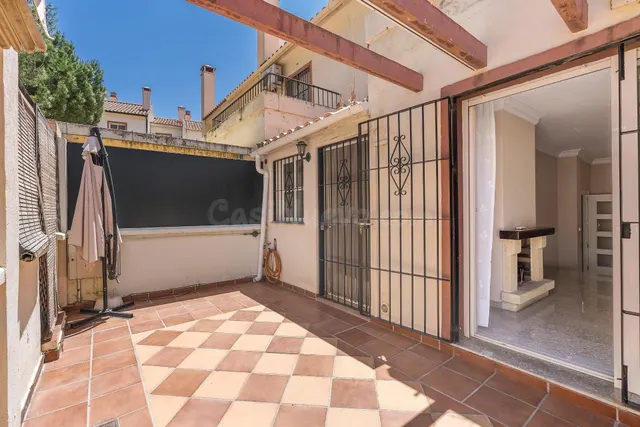 ADOSADA EN URBANIZACIÓN EN HUETOR VEGA — 4