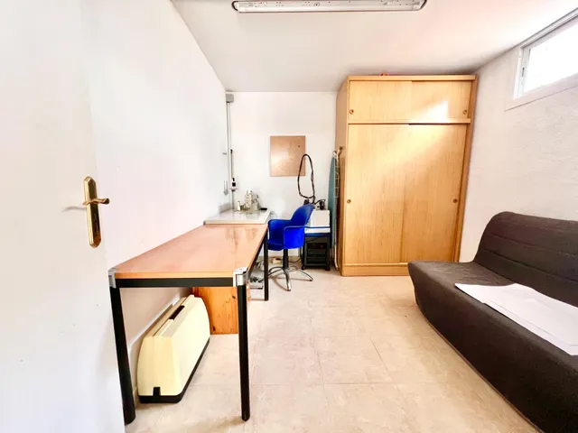 Casa o chalet independiente en venta en Calle Amadeu Vives — 22