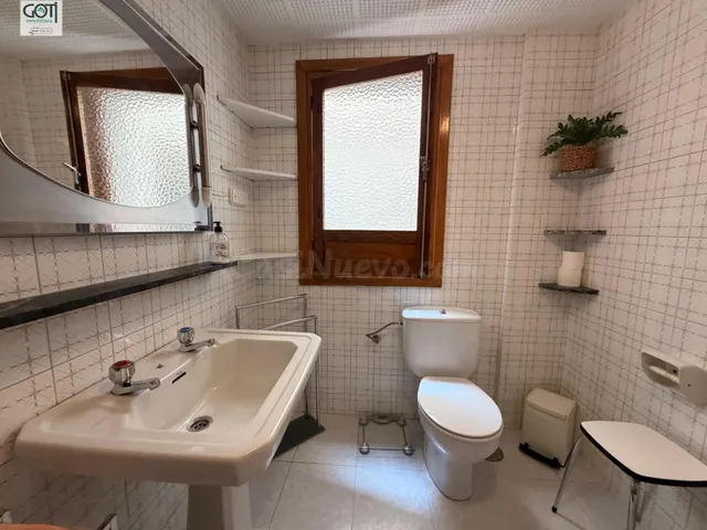 Amplio y Moderno Piso en el Corazón de Granada por €900 — 2