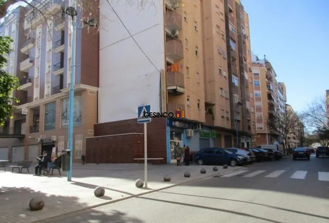 LOCAL COMERCIAL DIÁFANO CÉNTRICO — 10