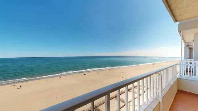 El Perelló, Valencia | primera línea de playa, tres dormitorios y balcón con vistas al mar. — 38