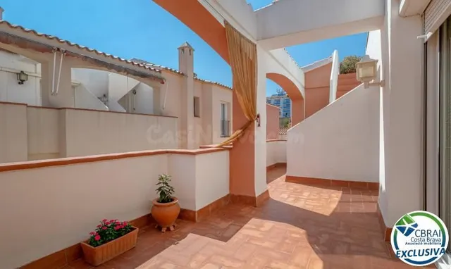 Appartement situé sur la troisième ligne de mer avec piscine