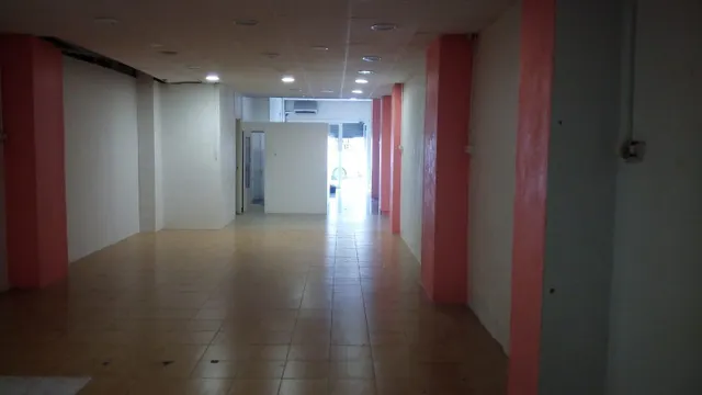 Local comercial de 92 m2 diáfano con vado permanente — 7