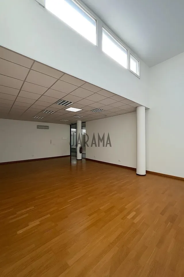 OFICINA CÉNTRICA EN ALQUILER — 10