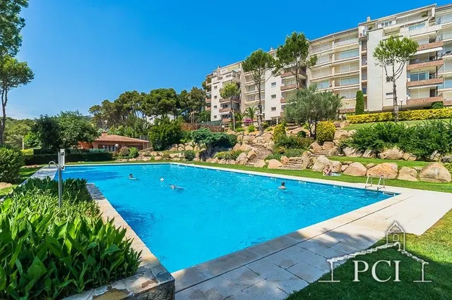 Apartamento en 4" planta con bonitas vistas a montaña/Ascens