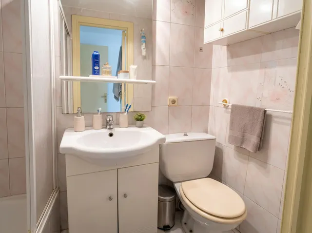 Vivienda de dos dormitorios para reformar en Carabanchel. — 10