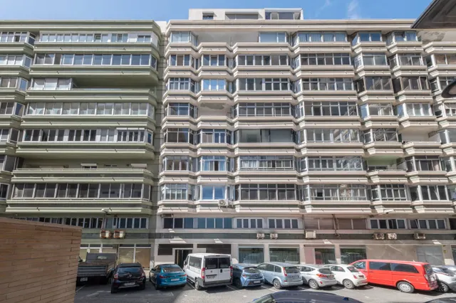 Local comercial de 200 m2 en Rafael Cabrera – Gran visibilidad y salida a dos calles — 25